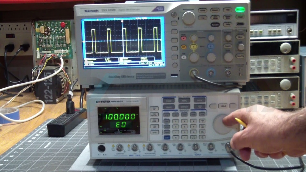 فانکشن ژنراتور چیست؟
